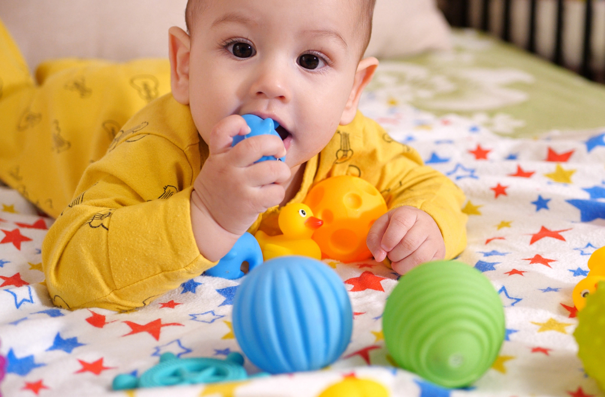 gryzaki i grzechotki dla niemowląt